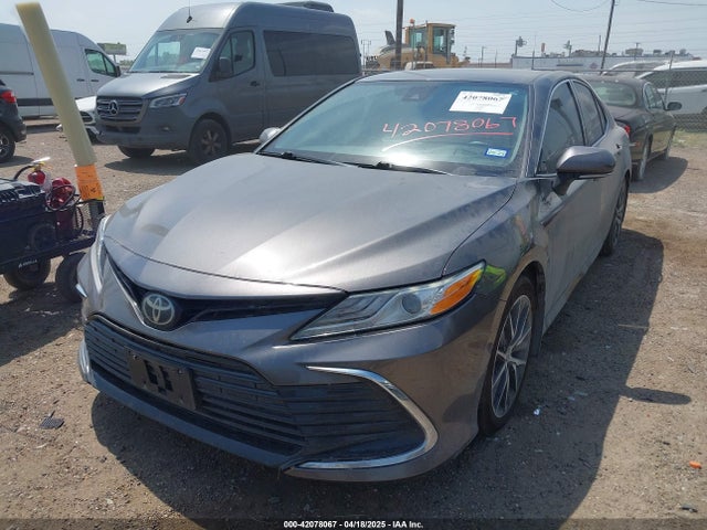 4T1F11AK0MU557031 Toyota CAMRY XLE