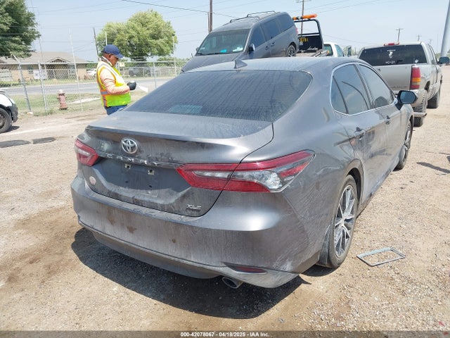 4T1F11AK0MU557031 Toyota CAMRY XLE