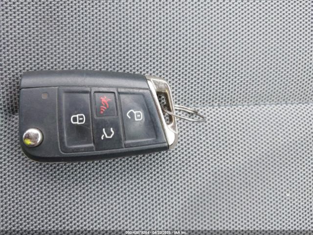 WVWKP7AU7GW911870 Volkswagen E-golf Se