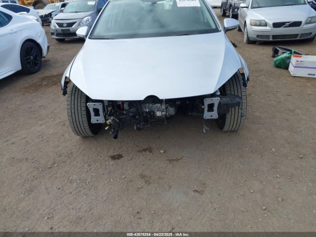 WVWKP7AU7GW911870 Volkswagen E-golf Se