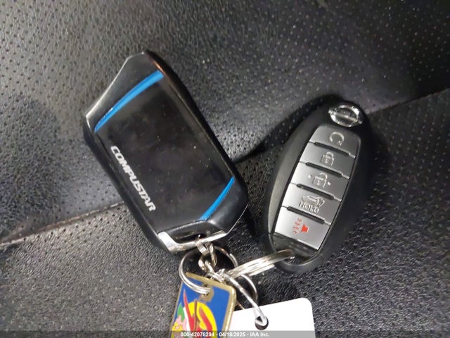 JN8AT2MV4HW016101 Nissan Rogue Sl