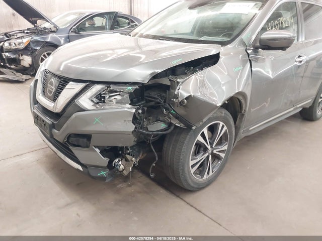 JN8AT2MV4HW016101 Nissan Rogue Sl