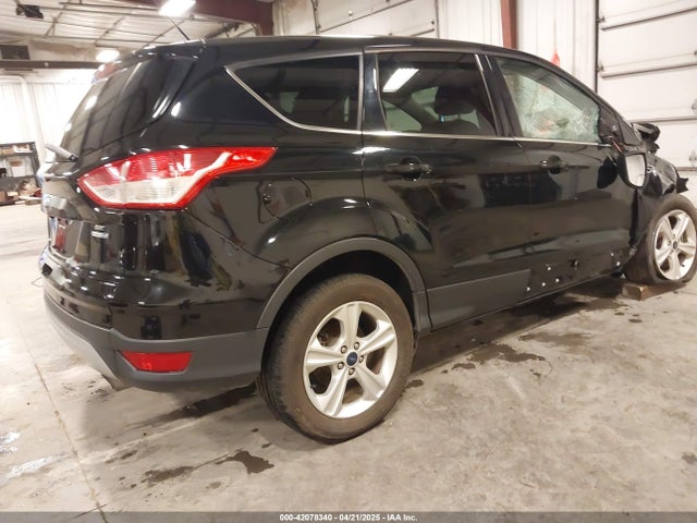 1FMCU9GX0GUA50193 Ford ESCAPE SE