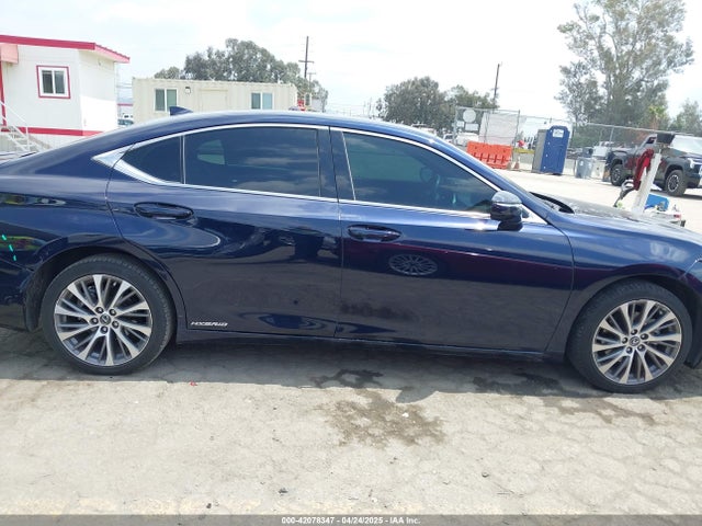 58AD21B10LU007636 Lexus ES 300H
