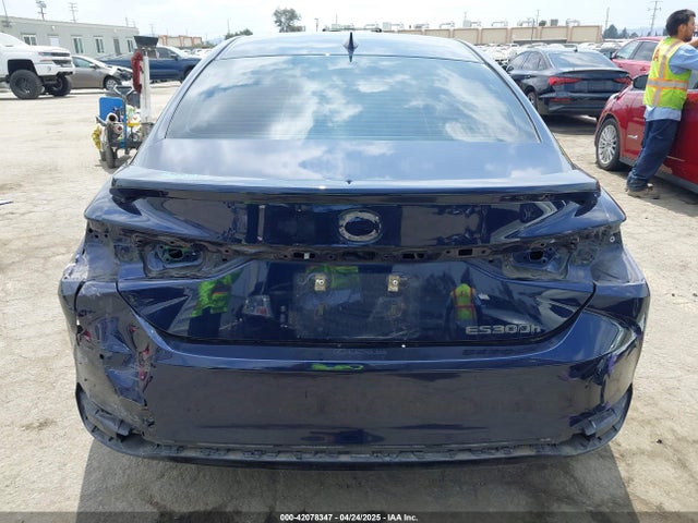 58AD21B10LU007636 Lexus ES 300H