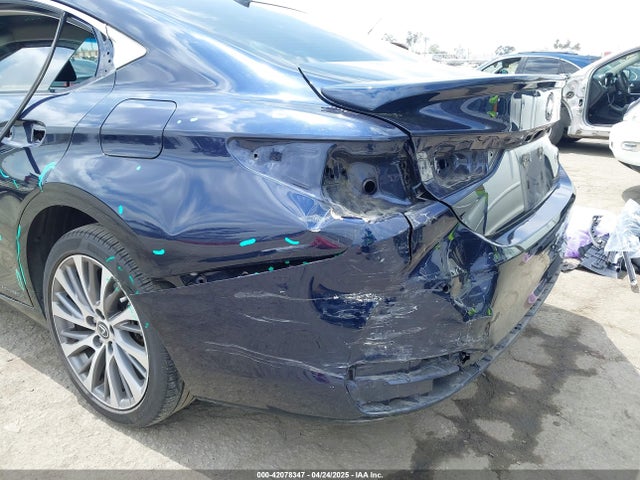 58AD21B10LU007636 Lexus ES 300H