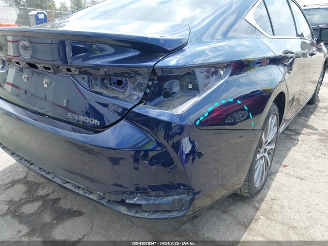 58AD21B10LU007636 Lexus ES 300H