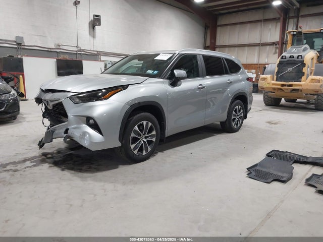 5TDKDRBH2PS526769 Toyota Highlander Xle