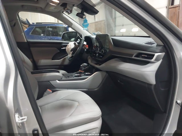 5TDKDRBH2PS526769 Toyota Highlander Xle