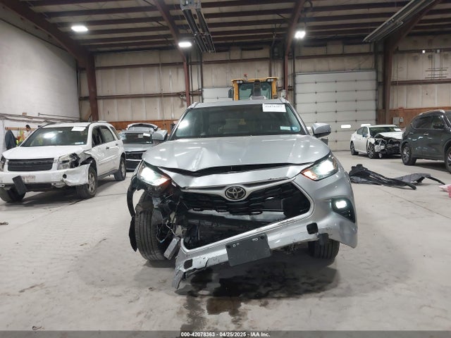5TDKDRBH2PS526769 Toyota Highlander Xle