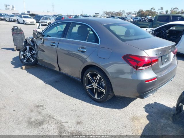 W1K3G4EB7NJ363798 Mercedes-Benz A 220