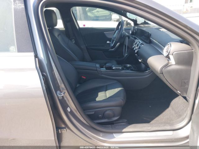 W1K3G4EB7NJ363798 Mercedes-Benz A 220