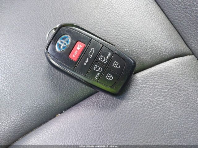 5TDDRKEC4RS186108 Toyota Sienna Xse