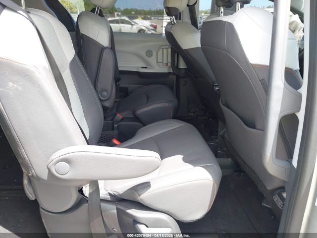5TDDRKEC4RS186108 Toyota Sienna Xse