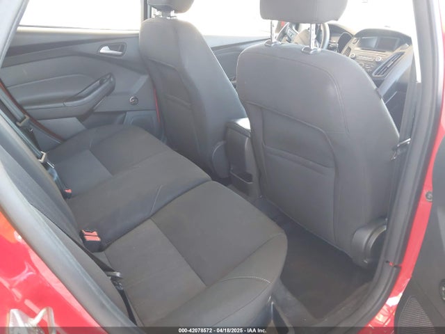 1FADP3K25FL294442 Ford FOCUS SE