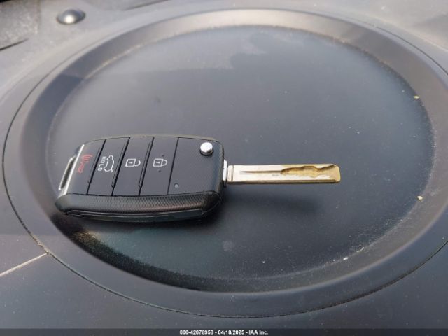 KNDJP3A53H7877998 KIA SOUL +