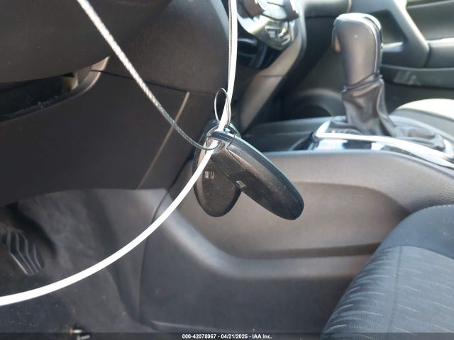 JN8AT2MT9HW393070 Nissan ROGUE SV