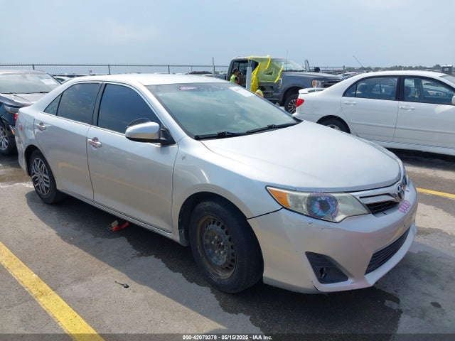 2014 Toyota Camry Le მანქანა იყიდება აუქციონზე, vin: 4T4BF1FK6ER383319, აუქციონის ნომერი: 42079378