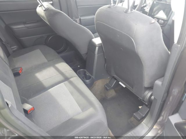1C4NJPBB7GD678001 Jeep Patriot Sport