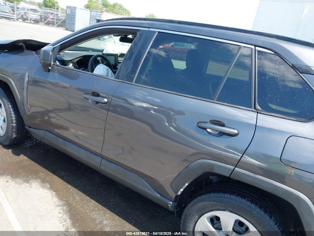 2T3H1RFV4KW041916 Toyota RAV4 LE