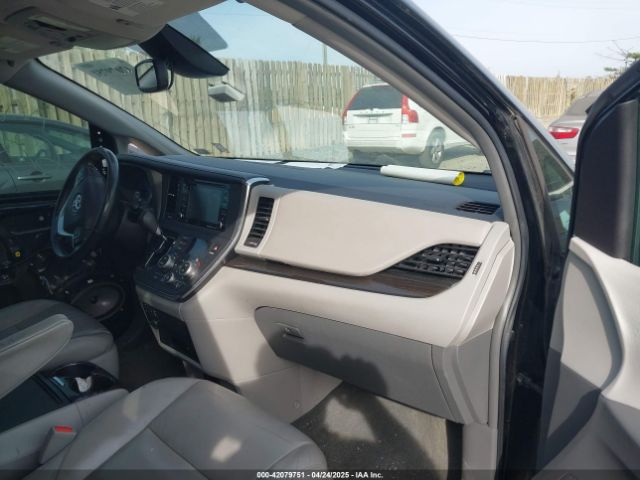 5TDYZ3DC1JS953619 Toyota Sienna Xle Premium 8 Passenger