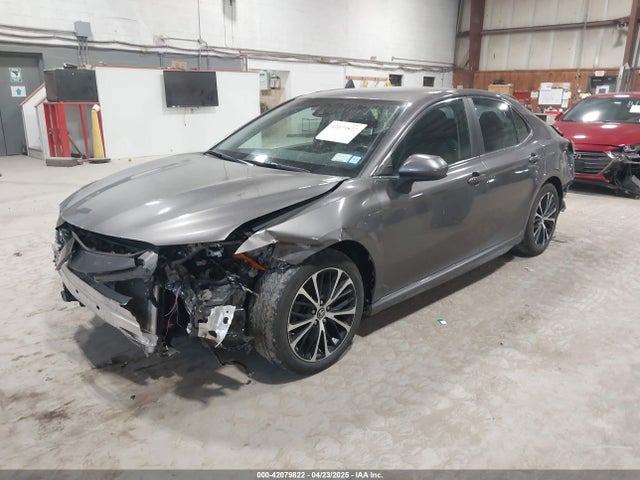 4T1B11HK9JU010694 Toyota CAMRY SE