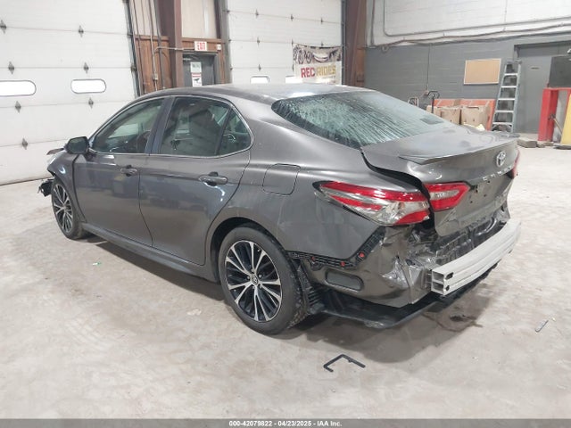 4T1B11HK9JU010694 Toyota CAMRY SE