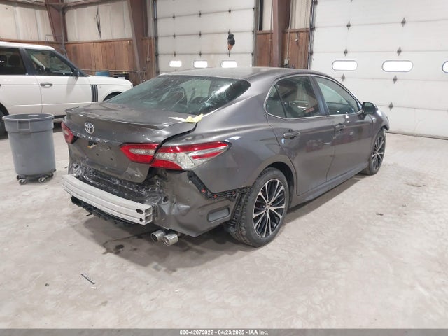 4T1B11HK9JU010694 Toyota CAMRY SE