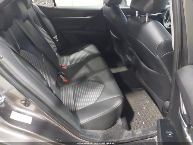 4T1B11HK9JU010694 Toyota CAMRY SE