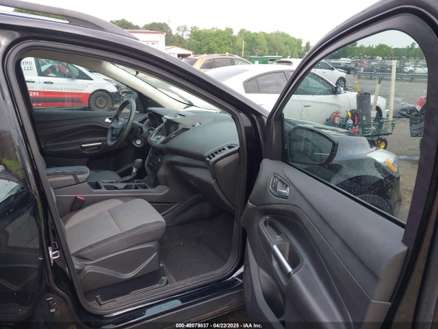 1FMCU0GD0HUE00893 Ford ESCAPE SE