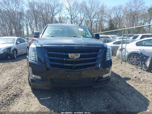 42079932 :رقم المزاد ، 1GYS4HKJ8HR131938 vin ، 2017 Cadillac Escalade Esv Luxury مزاد بيع