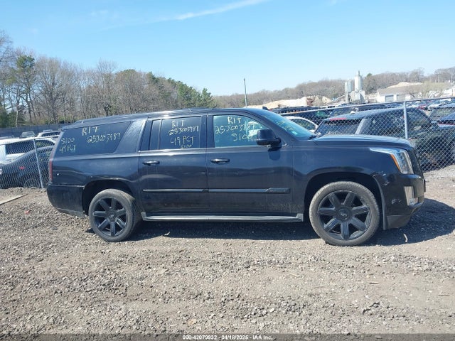 42079932 :رقم المزاد ، 1GYS4HKJ8HR131938 vin ، 2017 Cadillac Escalade Esv Luxury مزاد بيع
