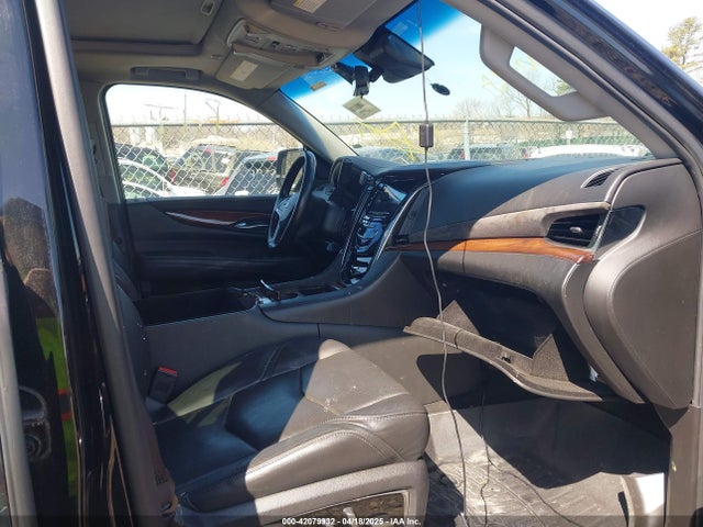 42079932 :رقم المزاد ، 1GYS4HKJ8HR131938 vin ، 2017 Cadillac Escalade Esv Luxury مزاد بيع