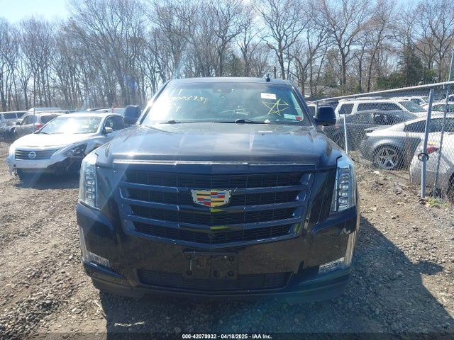 42079932 :رقم المزاد ، 1GYS4HKJ8HR131938 vin ، 2017 Cadillac Escalade Esv Luxury مزاد بيع