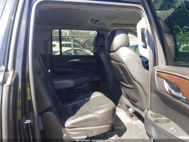 42079932 :رقم المزاد ، 1GYS4HKJ8HR131938 vin ، 2017 Cadillac Escalade Esv Luxury مزاد بيع