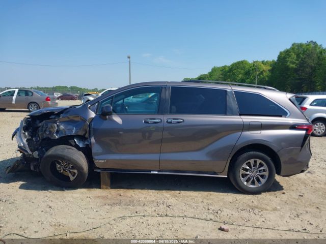 5TDYRKEC0MS007394 Toyota SIENNA XLE