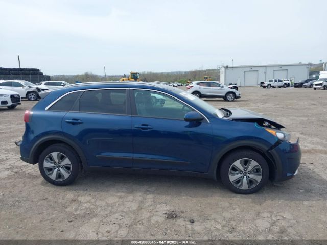KNDCB3LC5K5265923 KIA NIRO LX
