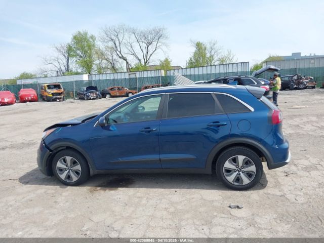 KNDCB3LC5K5265923 KIA NIRO LX
