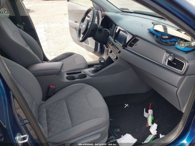KNDCB3LC5K5265923 KIA NIRO LX