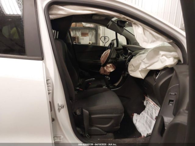 KL7CJKSB0LB318257 Chevrolet Trax Fwd Ls