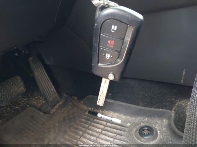 2T3F1RFV4LW104294 Toyota RAV4 LE