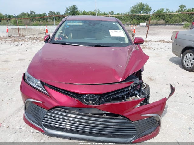 4T1C11AK4NU695286 Toyota CAMRY LE