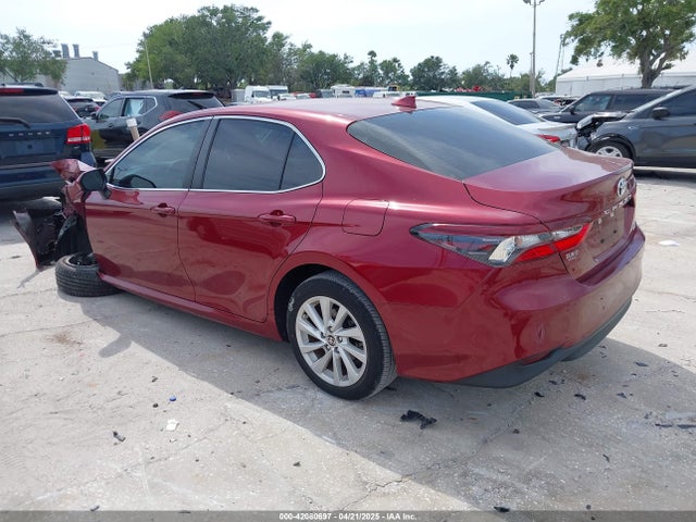 4T1C11AK4NU695286 Toyota CAMRY LE