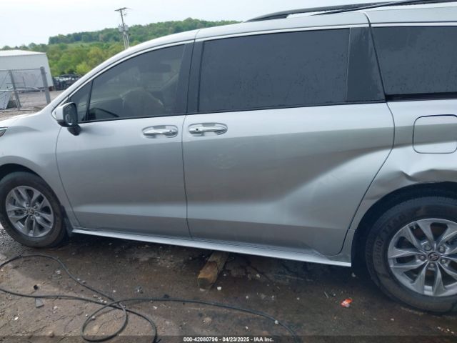 5TDYRKEC7NS092770 Toyota SIENNA XLE
