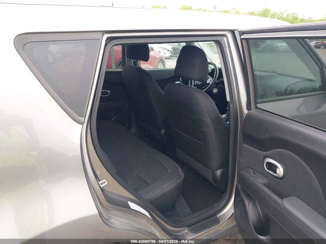 KNDJP3A59J7558286 KIA SOUL +