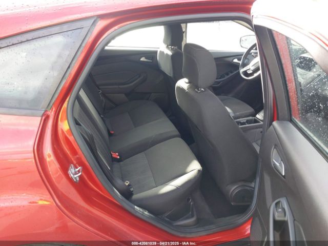 1FADP3K28JL246233 Ford FOCUS SE