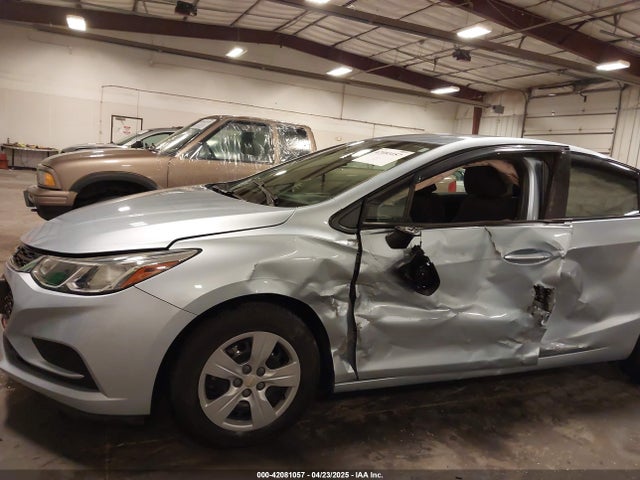 1G1BC5SMXJ7106633 Chevrolet Cruze Ls Auto