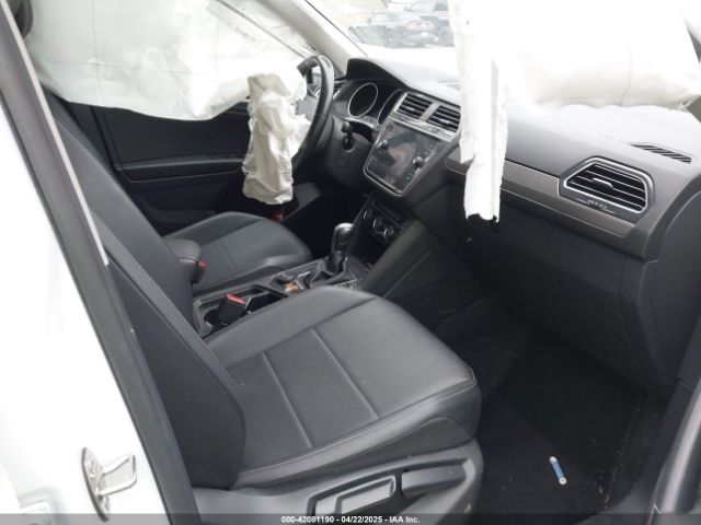 3VV2B7AXXJM148230 Volkswagen Tiguan 2.0t Se/2.0t Sel