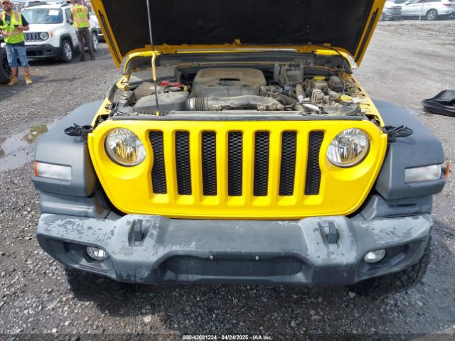 1C4HJXDN9JW332273 Jeep Wrangler Unlimited Sport S 4x4