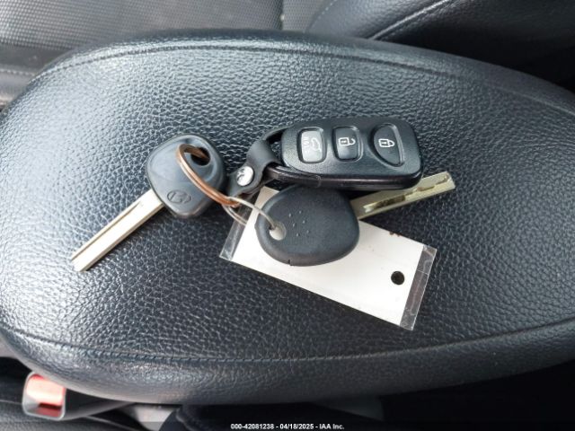 KMHTC6AD7GU276280 Hyundai Veloster